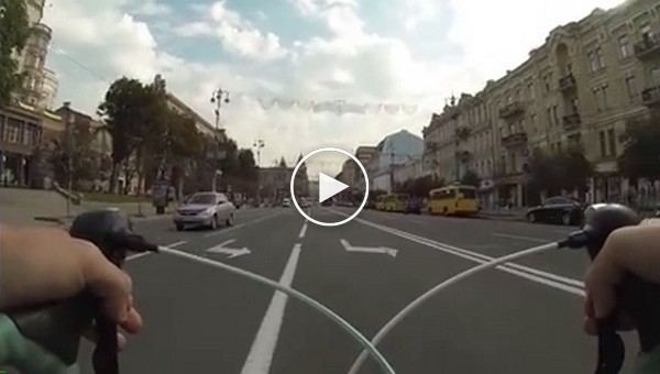 В соцсети раскритиковали киевского велосипедиста-экстремала
