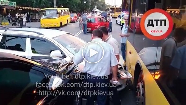 В Киеве произошло ДТП с участием патрульной полиции в которой пострадали дети