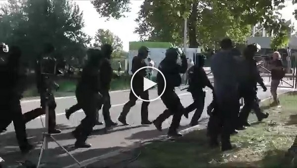 Венгерская полиция защищает границы Европы от мигрантов