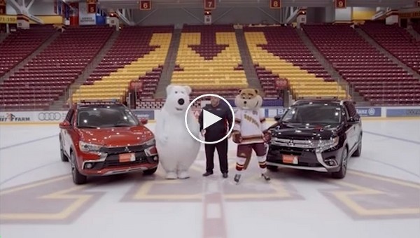 Талисман Mitsubishi делает все возможное, чтобы оставаться на ногах на льду