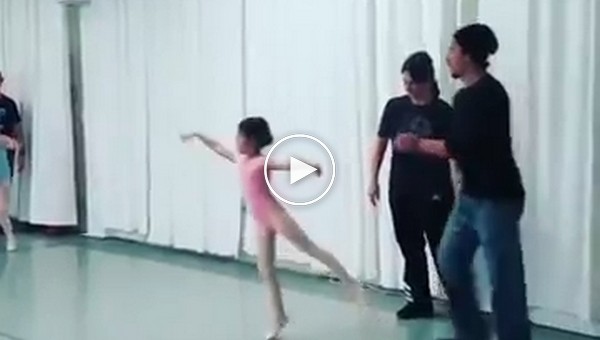 В День Святого Валентина папы пришли со своими дочерьми на урок балета