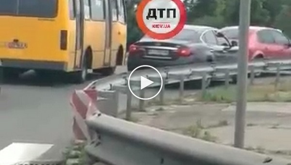 Дорожный конфликт на оболони в Киеве с использованием пистолета