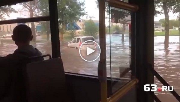 Поездка на автобусе по затопленному Тольятти