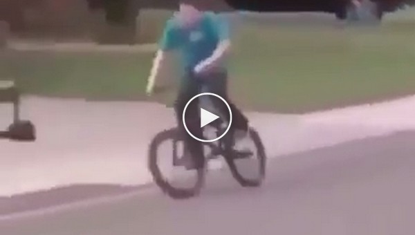 Необычный метод разгона на велосипеде