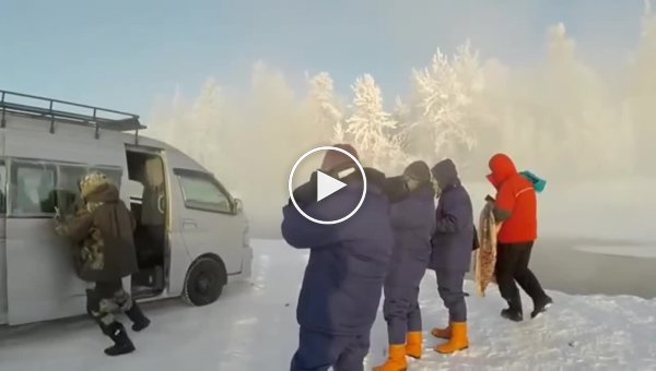 Японский турист решил искупаться в водоеме Оймякона в 60-градусный мороз