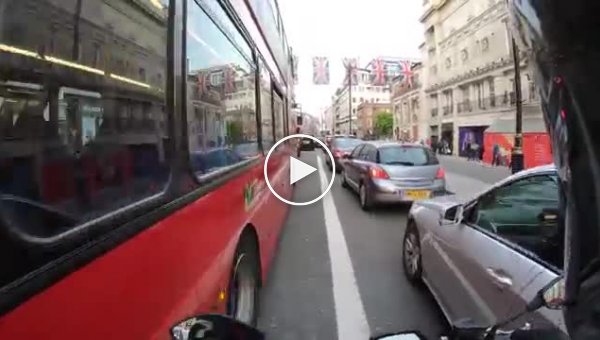 Водитель автобуса предотвратил наезд на пешехода