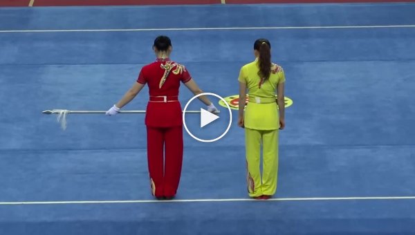 Опасное китайское выступление девушек с использованием палки
