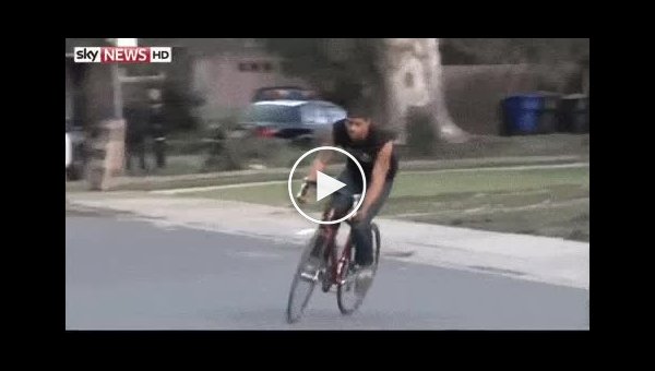 Чернокожий украл велосипед, за что был словлен полицией с хорошей реакцией