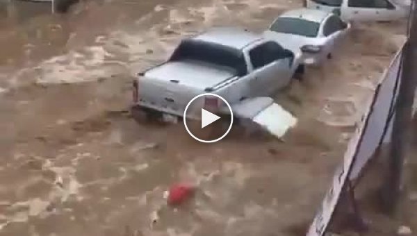 Проливные дожди стали причиной наводнения в турецком Бодруме