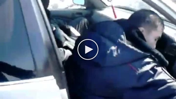 В Бурятии пьяные полицейские съехали на машине в кювет
