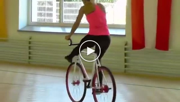 Талантливые и сложные трюки на велосипеде