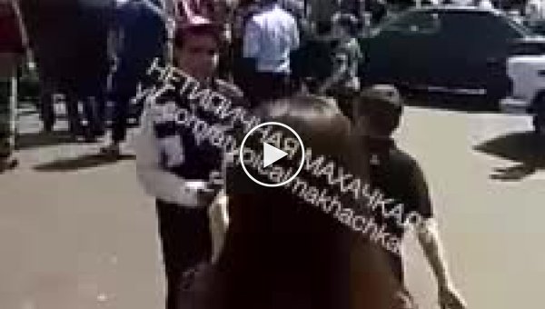 Массовая драка во время автопробега в честь Дня Победы в Махачкале