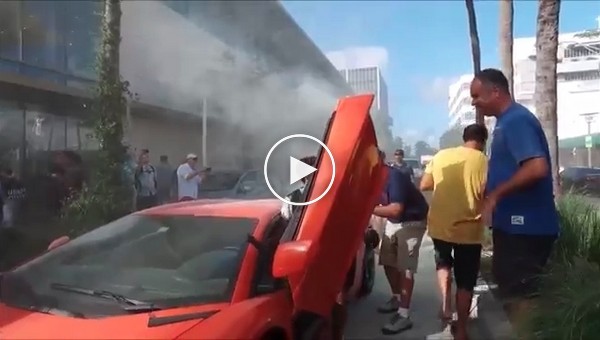      Lamborghini Aventador